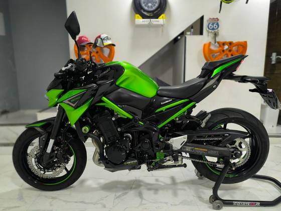 KAWASAKI Z900 KAWASAKI Z900